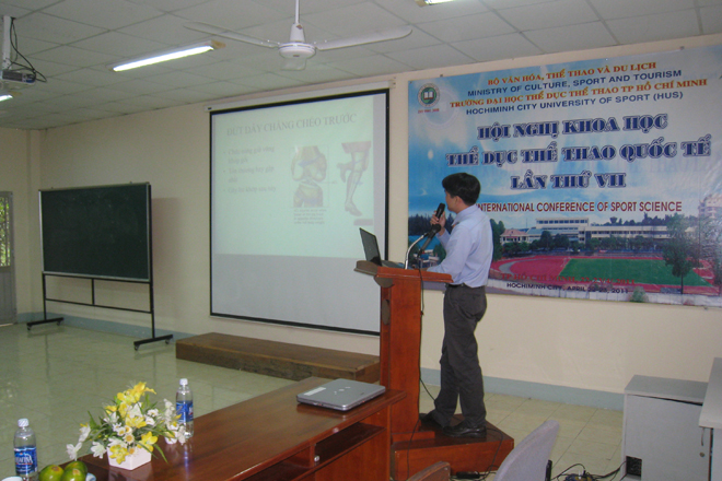 BS NGÔ THÀNH Ý BÁO CÁO TRONG HỘI NGHỊ